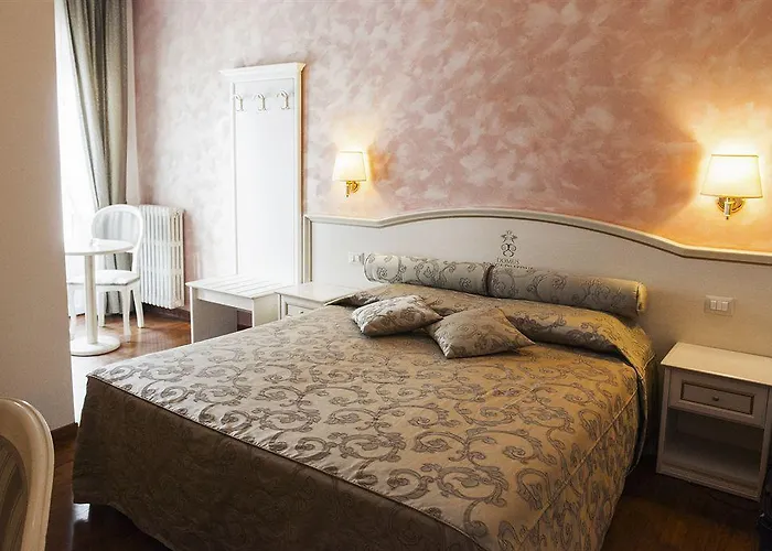 Domus Bocca Di Leone Rome