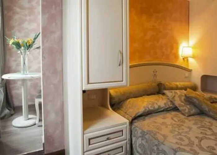 Domus Bocca Di Leone 3* Rome